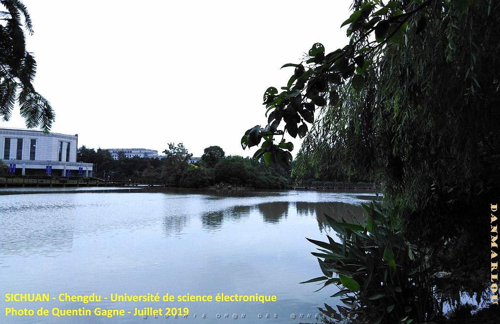 Chengdu- Universite Science electronique 017.jpg